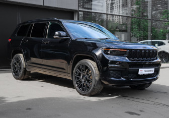 Подержанный автомобиль Jeep Grand Cherokee 2021 года (3 фото)