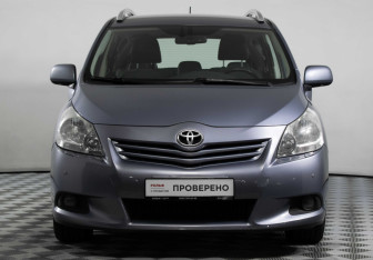 Подержанный автомобиль Toyota Verso 2012 года (2 фото)