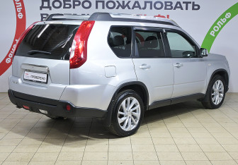 Подержанный автомобиль Nissan X-Trail 2011 года (4 фото)