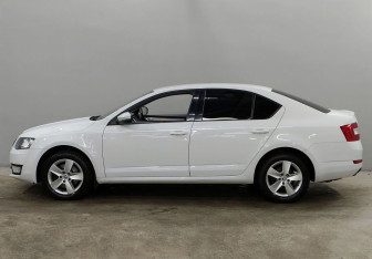 Подержанный автомобиль Skoda Octavia Liftback 2016 года (8 фото)