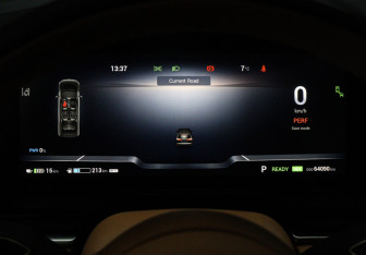 Подержанный автомобиль Voyah Dream 2023 года (19 фото)