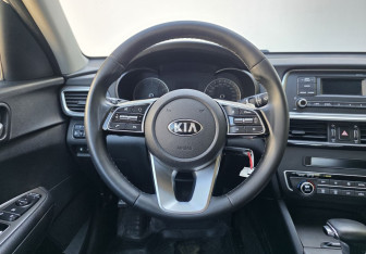 Подержанный автомобиль Kia Optima Sedan 2019 года (12 фото)