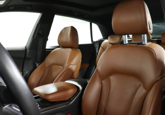 Подержанный автомобиль Audi Q8 2021 года (17 фото)