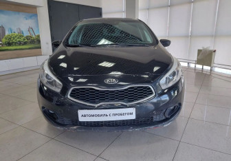 Подержанный автомобиль Kia Ceed Hatchback 2012 года (2 фото)