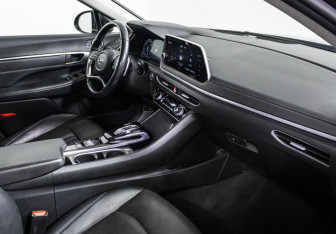 Подержанный автомобиль Hyundai Sonata 2019 года (9 фото)