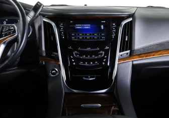 Подержанный автомобиль Cadillac Escalade Suv 2020 года (17 фото)