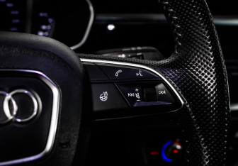 Подержанный автомобиль Audi Q3 2019 года (16 фото)