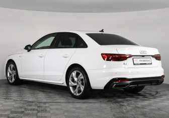 Подержанный автомобиль Audi A4 Sedan 2021 года (7 фото)