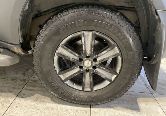 Подержанный автомобиль Nissan Pathfinder 2007 года (13 фото)