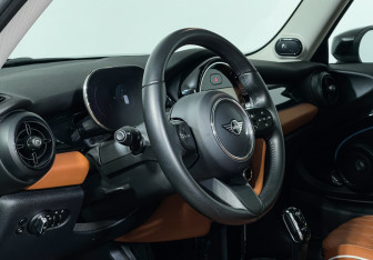 Подержанный автомобиль MINI Hatch 2024 года (13 фото)