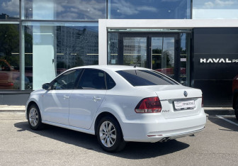Подержанный автомобиль Volkswagen Polo Sedan 2016 года (7 фото)