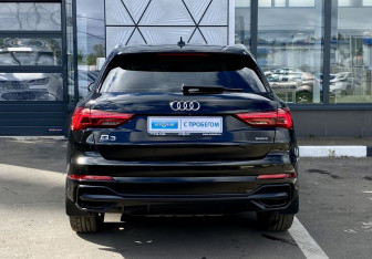 Подержанный автомобиль Audi Q3 2021 года (6 фото)
