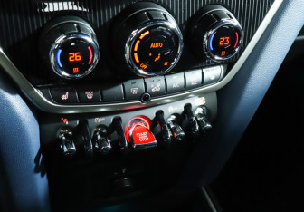 Подержанный автомобиль MINI Countryman 2022 года (17 фото)