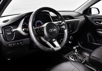 Подержанный автомобиль Kia Rio Sedan 2020 года (12 фото)