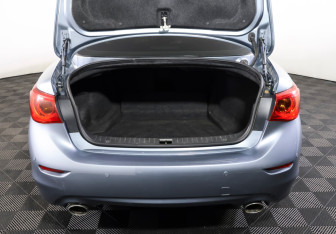 Подержанный автомобиль Infiniti Q50 2014 года (10 фото)