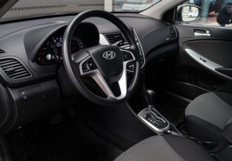 Подержанный автомобиль Hyundai Solaris Hatchback 2011 года (12 фото)