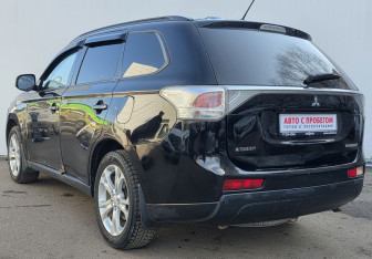 Подержанный автомобиль Mitsubishi Outlander 2013 года (7 фото)