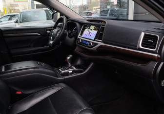 Подержанный автомобиль Toyota Highlander 2014 года (7 фото)