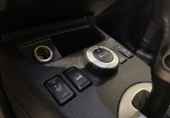 Подержанный автомобиль Nissan X-Trail 2008 года (10 фото)