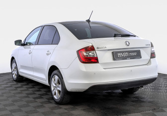 Подержанный автомобиль Skoda Rapid Liftback 2018 года (7 фото)