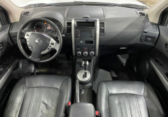 Подержанный автомобиль Nissan X-Trail 2013 года (9 фото)