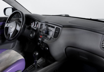 Подержанный автомобиль Kia Rio Hatchback 2011 года (9 фото)