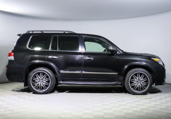 Подержанный автомобиль Lexus LX 2015 года (4 фото)