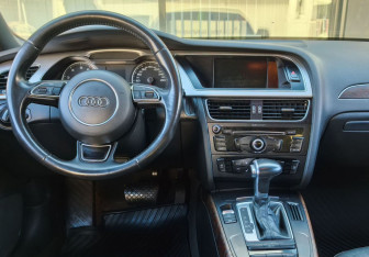 Подержанный автомобиль Audi A4 Sedan 2015 года (14 фото)