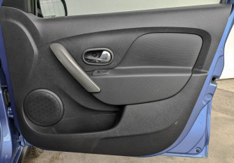 Подержанный автомобиль Renault Sandero 2021 года (24 фото)