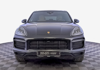 Подержанный автомобиль Porsche Cayenne 2021 года (2 фото)