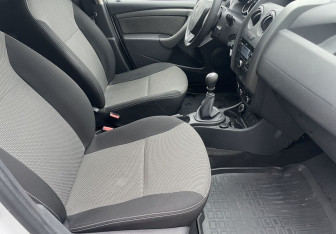 Подержанный автомобиль Renault Duster 2017 года (9 фото)