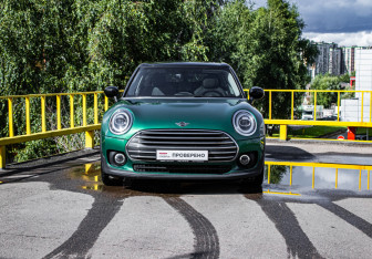 Подержанный автомобиль MINI Clubman Wagon 2019 года (2 фото)
