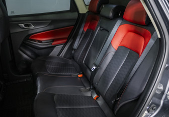 Подержанный автомобиль Changan UNI-S 2024 года (15 фото)