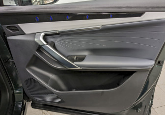 Подержанный автомобиль Geely Atlas 2024 года (19 фото)