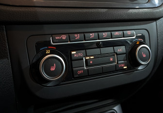 Подержанный автомобиль Volkswagen Tiguan 2012 года (21 фото)