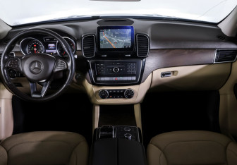 Подержанный автомобиль Mercedes-Benz GLE 2017 года (12 фото)