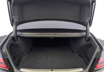 Подержанный автомобиль Genesis G90 2019 года (10 фото)