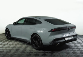 Подержанный автомобиль Changan UNI-V 2023 года (7 фото)