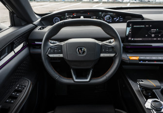 Подержанный автомобиль Changan UNI-V 2024 года (11 фото)