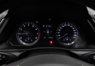 Подержанный автомобиль Hyundai Sonata 2019 года (13 фото)