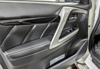 Подержанный автомобиль Mitsubishi Pajero Sport 2018 года (19 фото)