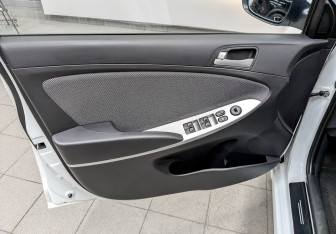 Подержанный автомобиль Hyundai Solaris Sedan 2013 года (19 фото)