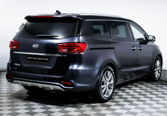 Подержанный автомобиль Kia Carnival 2019 года (3 фото)