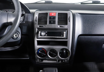 Подержанный автомобиль Hyundai Getz 2005 года (15 фото)