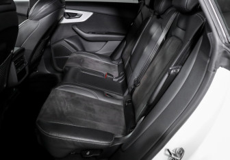 Подержанный автомобиль Audi Q8 2018 года (10 фото)