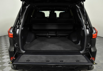 Подержанный автомобиль Lexus LX 2021 года (8 фото)