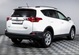 Подержанный автомобиль Toyota RAV4 2014 года (5 фото)