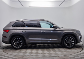 Подержанный автомобиль Skoda Kodiaq 2023 года (6 фото)