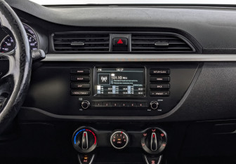 Подержанный автомобиль Kia Rio Hatchback 2019 года (16 фото)