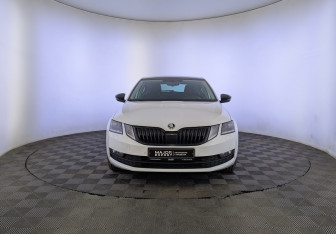 Подержанный автомобиль Skoda Octavia Liftback 2018 года (2 фото)